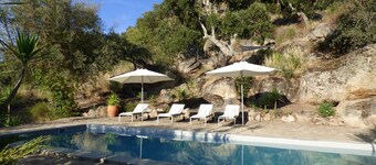 Really special holiday barn  in beautiful sierra scenery with great pool 