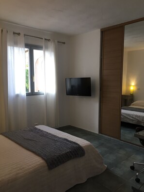 4 slaapkamers, een strijkplank/strijkijzer, wifi, beddengoed