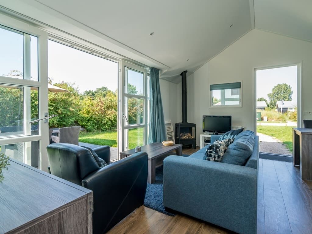 Televisión y chimenea 