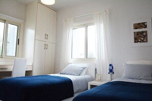 3 quartos, cofres nos quartos, ferros/tábuas de passar roupa