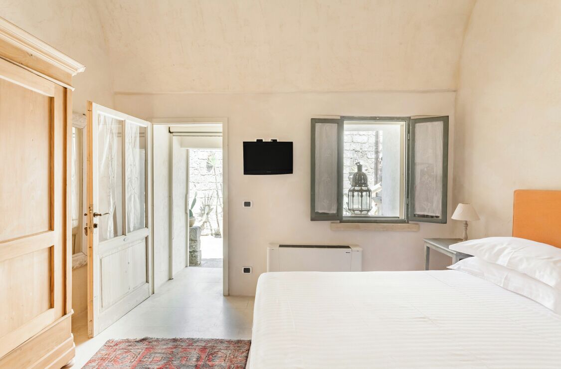 7 Schlafzimmer, Schreibtisch, Bügeleisen/Bügelbrett, Reisekinderbett