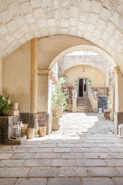 Discover "Locanda Fiori di Zagara", an 18th-century historical residence in Diso