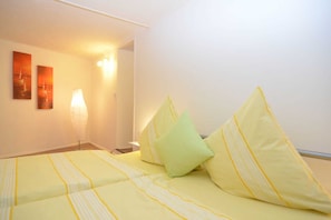 9 bedrooms, WiFi, bed sheets