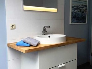 Unclassified image, 4 of 27, button