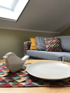 TV - Apartment - a few other places (Pantelitz)