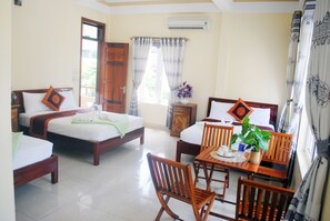 Desk, soundproofing, free WiFi, bed sheets - Thanh Phat Phong Nha (Bo Trach)