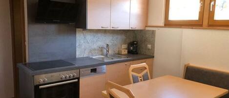 Réfrigérateur, micro-ondes, four, lave-vaisselle