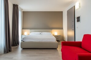 Leilighet, 1 soverom, utsikt mot innsjø | 1 soverom, sengetøy av topp kvalitet, lydisolert og strykejern/-brett