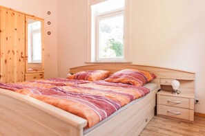 2 bedrooms, WiFi, bed sheets