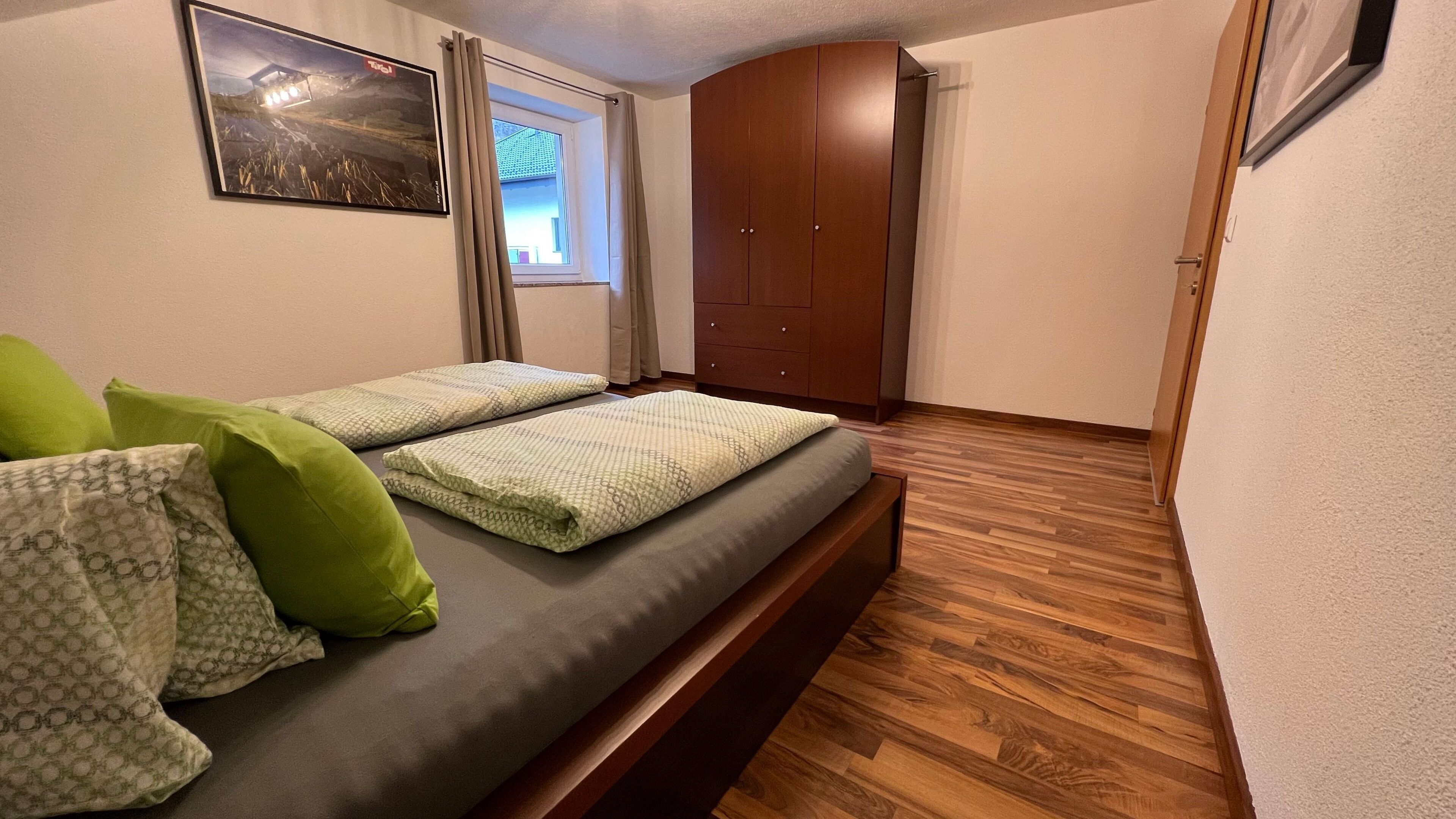 2 bedrooms, travel cot, WiFi, bed sheets