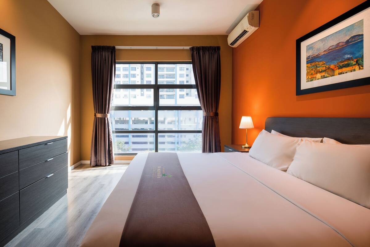 Superior Suite (Family With King & Twin Beds) | Peti besi dalam bilik, meja, seterika/papan seterika, Wi-fi percuma 