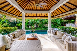 Villa, 3 Bedrooms, Garden View | Living area