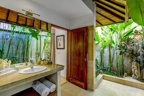 Villa, 3 Bedrooms, Garden View | Bathroom sink - Villa Vitari (Seminyak)