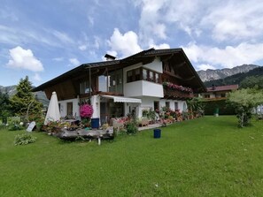 Unclassified image, 4 of 30, button