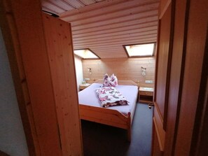 1 bedroom, bed sheets