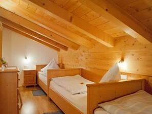 2 habitaciones, tabla de planchar con plancha, cuna de viaje y wifi