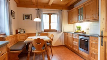 Fridge, oven, dishwasher, coffee/tea maker