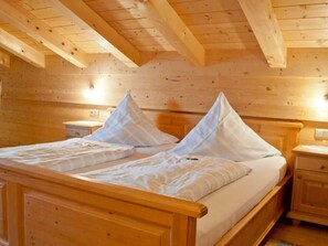 2 habitaciones, tabla de planchar con plancha, cuna de viaje y wifi 