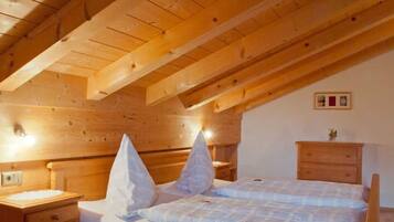 2 Schlafzimmer, BĂŒgeleisen/BĂŒgelbrett, Reisekinderbett, WLAN