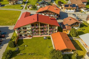 Unclassified image, 2 of 20, button