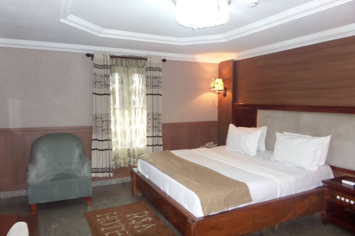 Standard Double Room | Premium bedding, in-room safe, desk, WiFi (free)