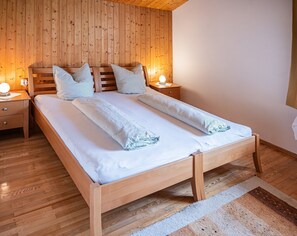 4 bedrooms, desk, WiFi, bed sheets - Apartment Haus Bereuter - Apartment 1 (Lingenau)