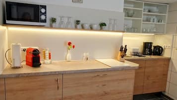 KĂŒhlschrank, Mikrowelle, Ofen