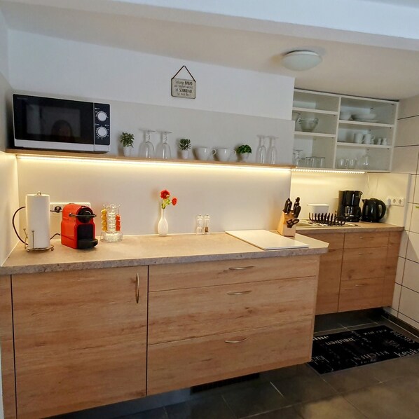 Frigorifero, microonde, forno