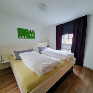2 chambres, bureau, draps fournis