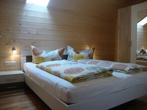 3 Schlafzimmer, Reisekinderbett, WLAN, Bettwäsche