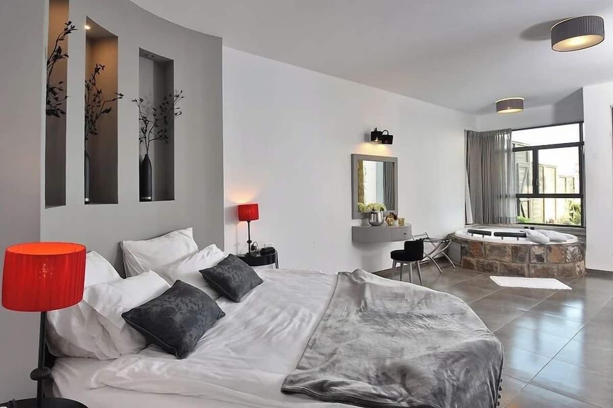 Harmony Suite | Skrivebord, skrivebord for bærbar PC og blendingsgardiner