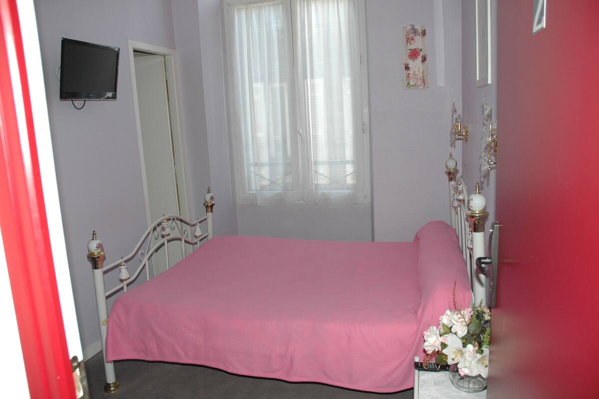 Double Room | Individually decorated, individually furnished, blackout curtains