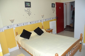 Decoración personalizada, muebles diferentes y cortinas blackout