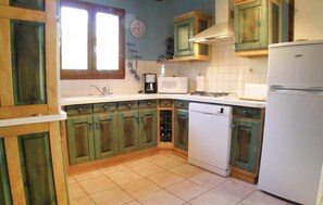Réfrigérateur, micro-ondes, plaque de cuisson, lave-vaisselle