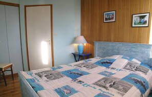 3 chambres, lit parapluie, draps fournis