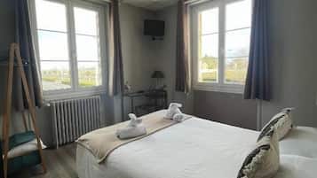 Bureau, chambres insonorisées, draps fournis