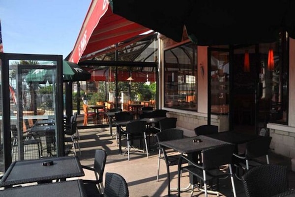 Breakfast, lunch, dinner served; French cuisine