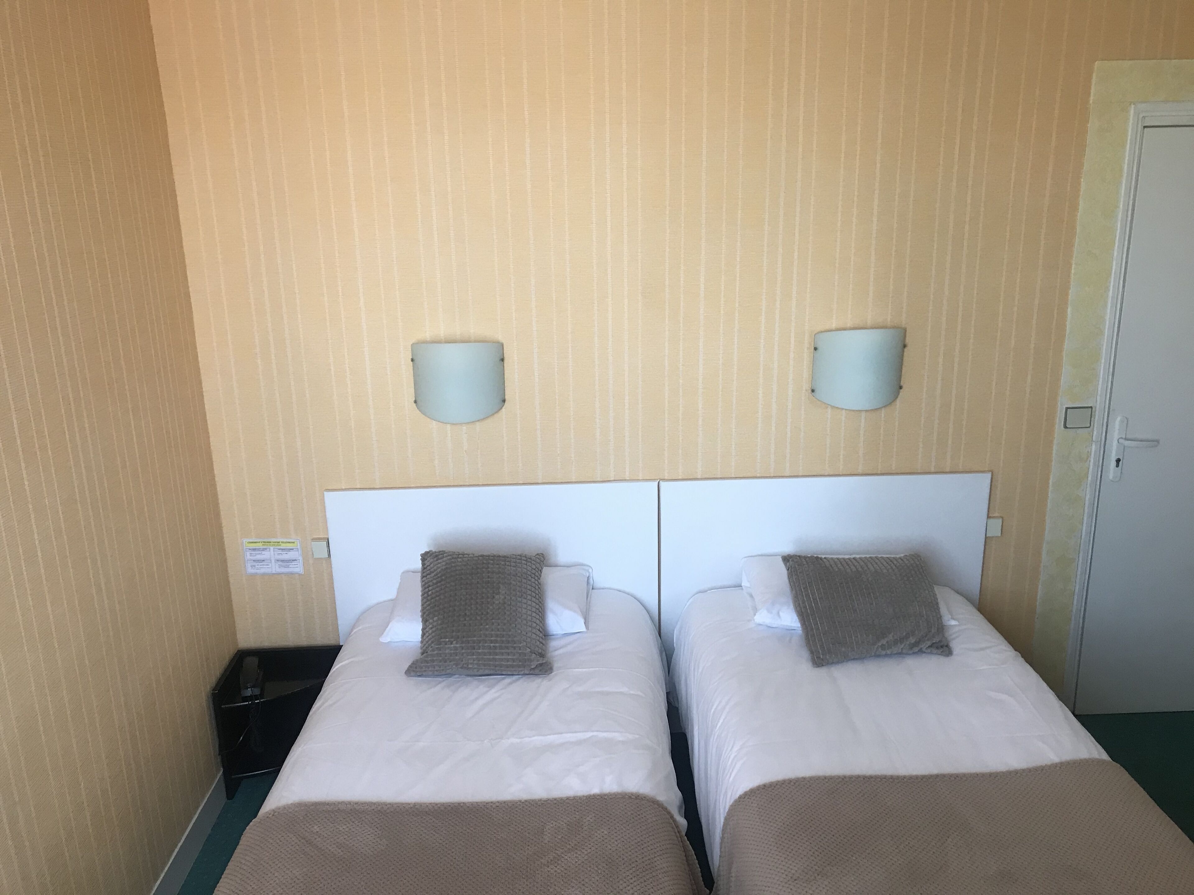 twin room | 1 bedroom, desk, soundproofing, bed sheets