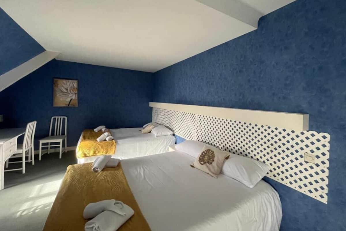 1 bedroom, desk, soundproofing, bed sheets