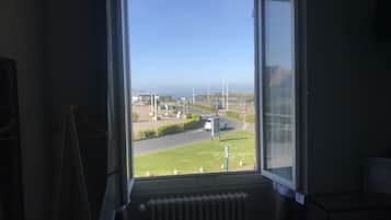 Comfort Double Room, 1 Bedroom | 1 bedroom, desk, soundproofing, bed sheets