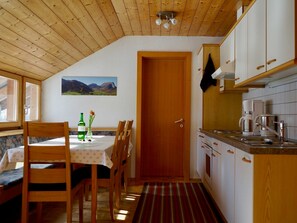 Fridge, oven, dishwasher, coffee/tea maker - Apartment 2 - Beer Edith - Apartments Beer (Schoppernau)