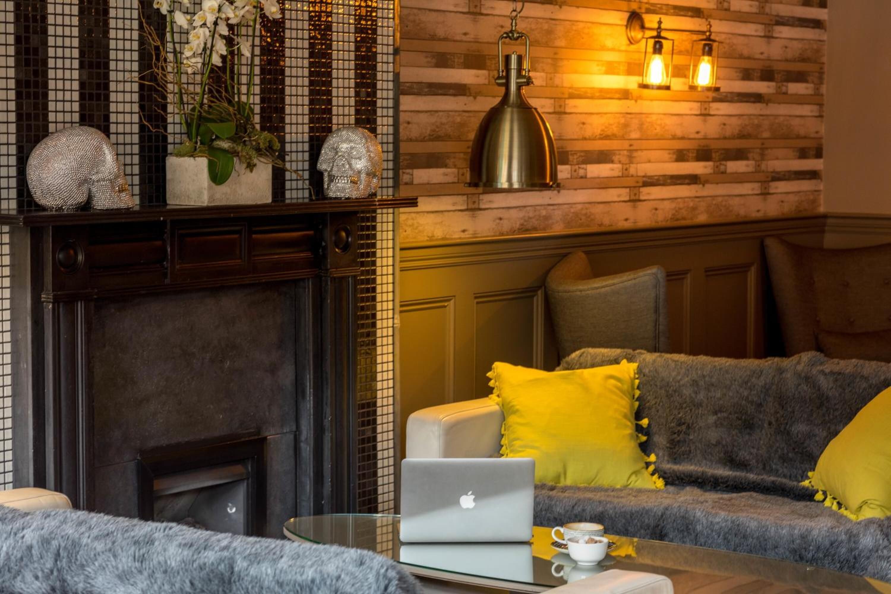 32-inch flat-screen TV with digital channels, TV