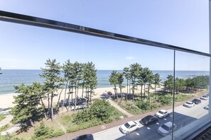 Standard Room, Ocean View | Terrace/patio - Hotel Cube (Gangneung)