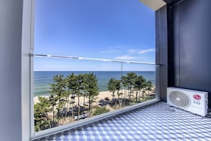 VIP Room, Ocean View (Extra Duvet cost KRW10,000, Mixed Gender not allowed for more than 3) | Terrace/patio