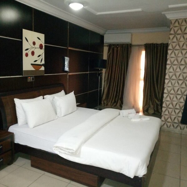 Classic Room | Desk, free WiFi