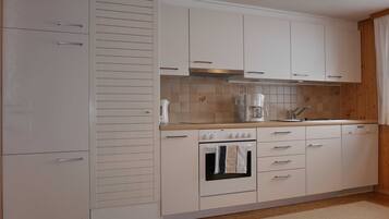 Fridge, oven, dishwasher