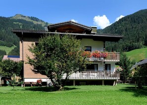 Exterior - Vacation apartment 1 (4 persons) - Rosa's Apartments (Schoppernau)