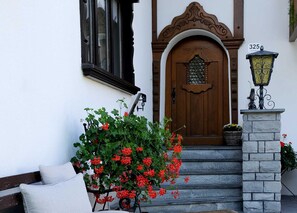 Exterior detail - Vacation apartment 1 (4 persons) - Rosa's Apartments (Schoppernau)
