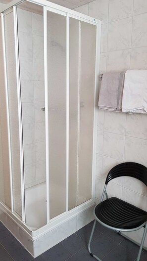 Shower, towels