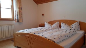 1 bedroom, travel crib, WiFi, bed sheets